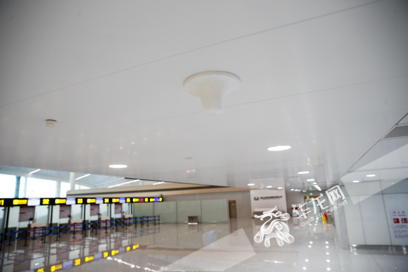 Ceiling antenna for terminal