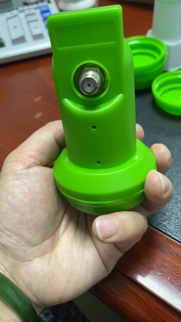 LNB Single for RG6 And TV Applications Customzied Green Color
